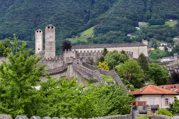 Die Rückseite Der Mittelalterlichen Befestigungsanlage Castelgrande Bellinzona Kanton Ticino Schweiz — Stockfoto