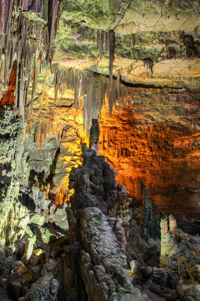 Cueva Piedra Caliza Coloridamente Iluminada Castellana Italia — Foto de Stock