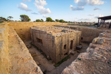 Kings, geri İ.ö. 4ncü yüzyıl, Paphos, Kıbrıs - Unesco Dünya Mirası tarihleri kayadan kesme monolith mezar türbesi