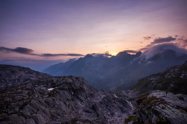 Zachód Słońca Szwajcarskich Alpach Huette Cadlimo Switezrland Lukmanierpass Kantonie Ticino — Zdjęcie stockowe