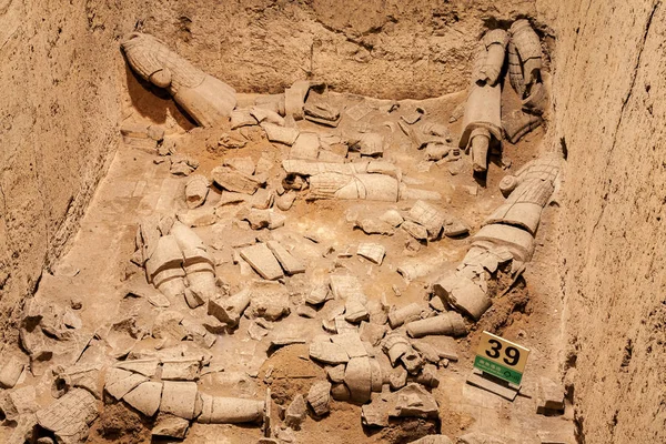 2011年11月11日 兵马俑或兵马俑在其原始状态出土的秦始皇墓210 209 公元前 — 图库照片