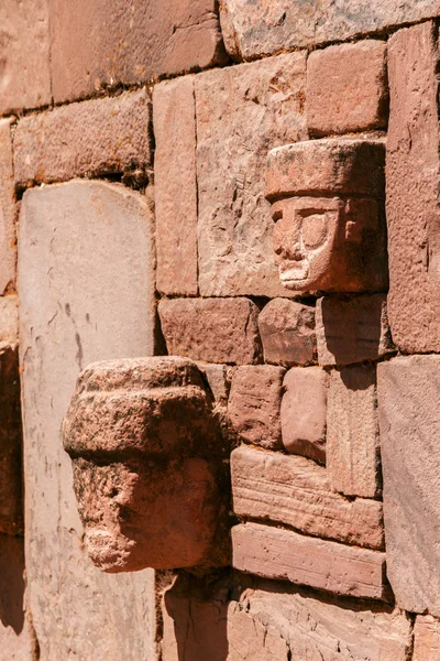 Side View Detailed Stone Head Totem Kalasayaya Temple Wall Pumapunku — Stock Photo, Image
