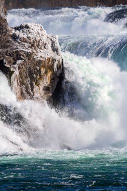 Rhine Falls, Avrupa'nın en büyük şelaleler kış Frost, Neuhausen, İsviçre ayrıntılarını