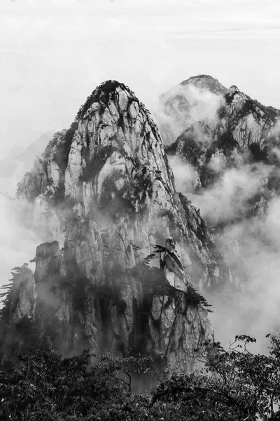 Névoa Manhã Parque Nacional Haungshan China Versão Preto Branco — Fotografia de Stock