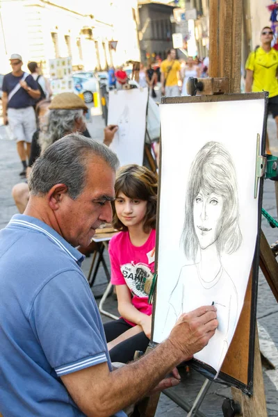 Florencia Italia Agosto 2011 Artista Callejero Está Haciendo Retrato Joven — Foto de Stock