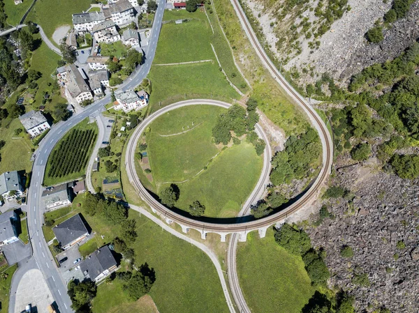 Luchtfoto Drone Foto Van Het Brusio Spiraal Viaduct Een Spoorwegviaduct — Stockfoto
