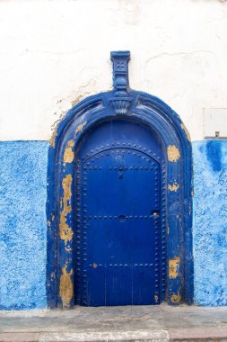 Kasbah Udayas, Rabat, Fas içinde mavi kemer formu ile geleneksel Fas kapı boyalı