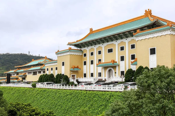 Muzeum Pałac Narodowy Podróż Otoczony Przez Zielony Las Taipei Tajwan — Zdjęcie stockowe