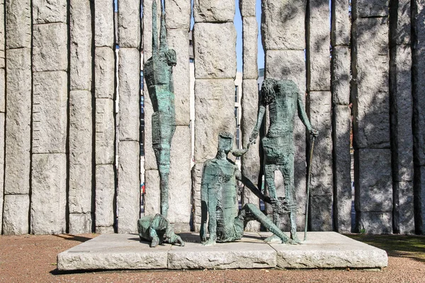 爱尔兰都柏林 2018年9月9日 爱尔兰雕塑家爱德华 德莱尼在都柏林圣斯蒂芬斯绿色公园东北角的饥饿心脏饥荒纪念馆 1930 2009 — 图库照片