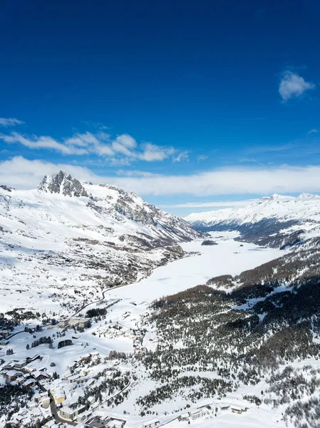 Vista Aérea Por Dron Sobre Valle Engadin Con Estaciones Esquí —  Fotos de Stock
