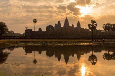 Angkor Wat tapınak kompleksinde gün doğumu, Kamboçya