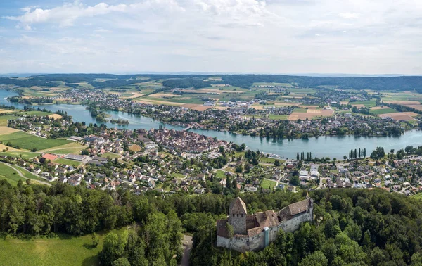 ボーデン湖とライン川の美しい地域にあるスタイン ラインとホーヘンクリンゲン城のパノラマ スイス ドローンによる航空写真 — ストック写真