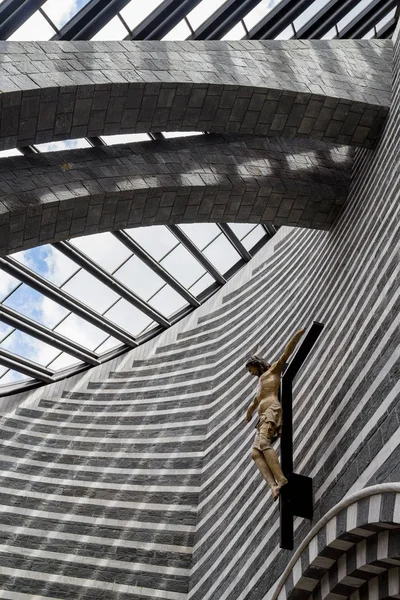 莫格诺 Mogno 2018年6月1日 著名建筑师马里奥 Mario Botta 建造的圣乔瓦尼巴蒂斯塔教堂 Church San Giovanni — 图库照片
