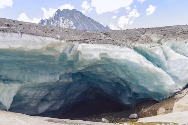 Caverna Gelo Grande Geleira Aletsch Perto Lago Maejelensee Fiesch Suíça — Fotografia de Stock