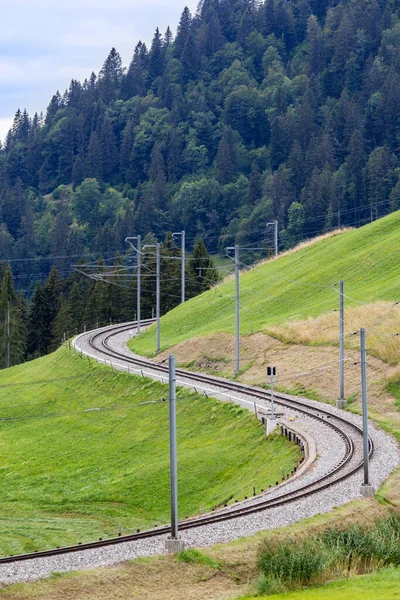 Kurvenreiche Bahnstrecke Gebirge — Stockfoto
