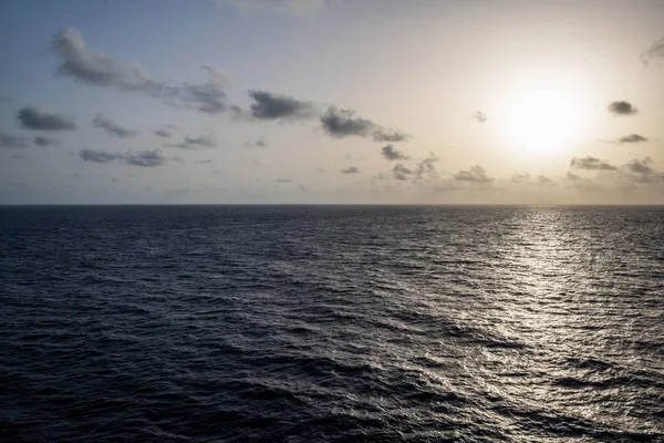 Amanecer Mar Durante Crucero Por Caribe Reflejo Luz Solar Agua — Foto de Stock