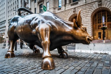 New York-Eylül 21: Ünlü Boğa Wall St, sabahın erken saatlerinde üzerinde 21 Eylül 2018 New York City