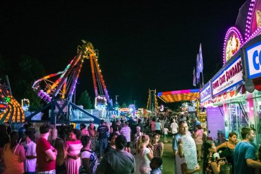 Üst mülk, New Jersey - 11 Temmuz - insanlar üzerinde 11 Temmuz 2015 yılında üst Freehold New Jersey New Jersey özgürlük Fest Festivali Gıda için satırda.