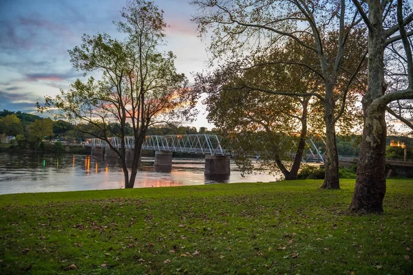 Tidig Morgon Soluppgången Utsikt Över Washington Korsar Bron Över Floden — Stockfoto