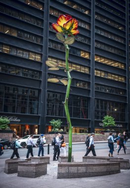 New York-Eylül 20: Bir görünümde Rose III Zucotti Park dışında Alman heykel ISA Genzken tarafından 20 Eylül 2018 üzerinde aşağı Manhattan.