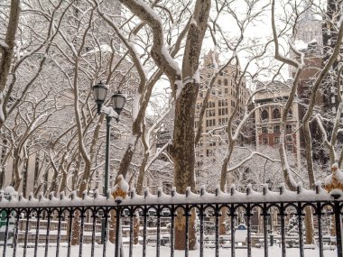 Kar sonra Manhattan'da Bryant Park.