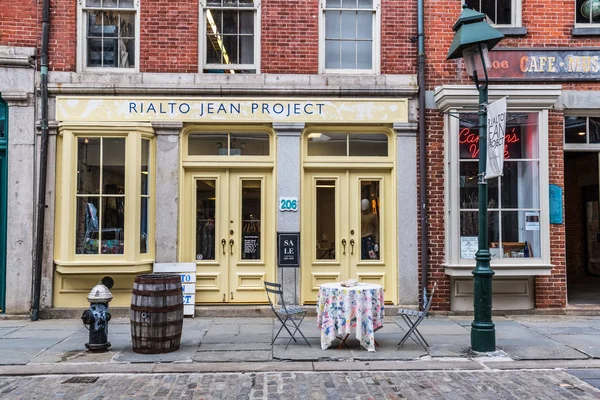 New York Martie Fronturi Colorate Magazine Străzi Pietruite Lângă Fulton — Fotografie, imagine de stoc