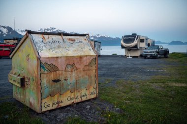 Çöp Konteynerinde Mesaj 