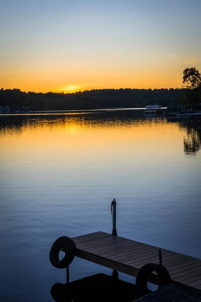 Quai au coucher du soleil — Photo