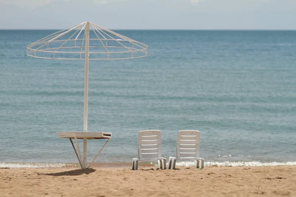 Палубне Крісло Піску Березі Розслабся Розслабся Пляжі Синя Вода Океанічному — стокове фото