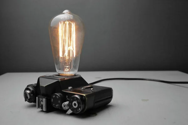 Lampă Retro Cameră Veche Lampă Edison Fundal Gri Conceptul Este — Fotografie, imagine de stoc