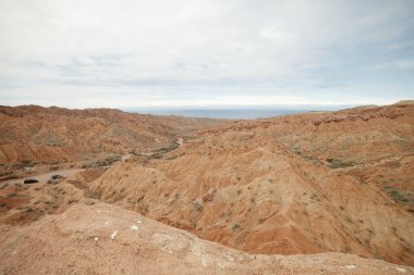 Güzel dağ manzarası. Kırgızistan 'da vahşi yaşam. Gökyüzündeki bulutlar. Kırgızistan. Yüksek kalite fotoğraf