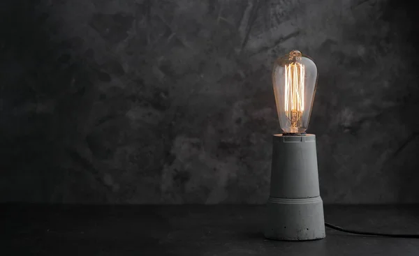 Lampada Retrò Con Lampada Edison Cemento Concetto Una Buona Idea — Foto Stock