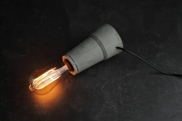 Retro Lampe Mit Edison Lampe Auf Beton Das Konzept Ist — Stockfoto