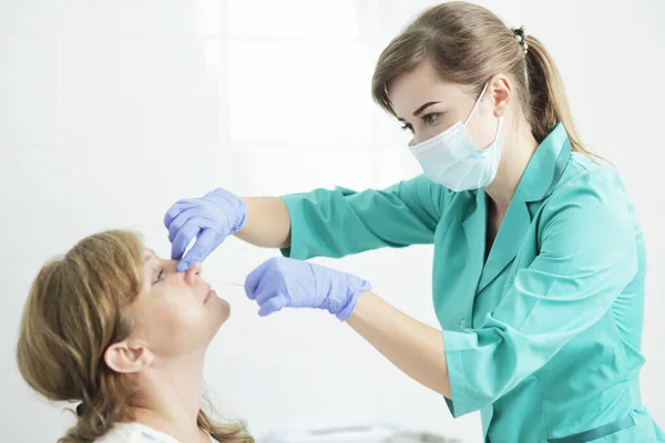 Nurse Wearing Medical Mask Takes Swab Patient Nose Coronavirus Test — Stock Photo, Image