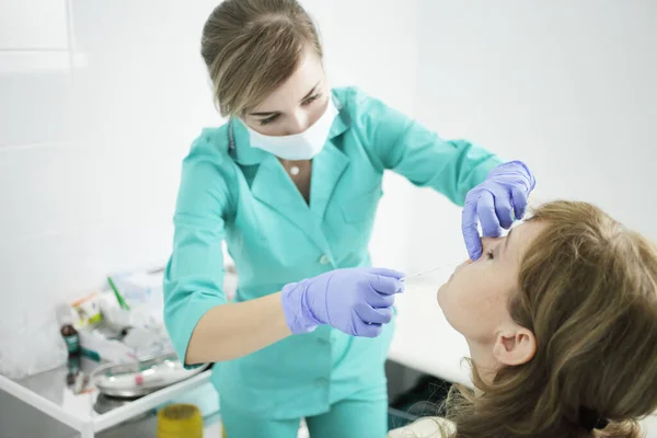 Nurse Wearing Medical Mask Takes Swab Patient Nose Coronavirus Test — Stock Photo, Image