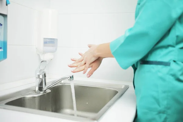 Woman Doctor Protective Mask Medical Uniform Washes Her Hands Thoroughly — Stock Photo, Image