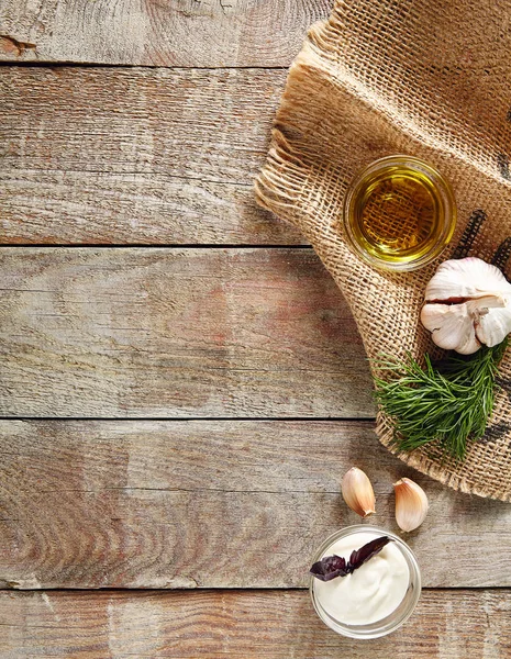 Knoblauch Dill Und Olivenöl Auf Einem Schönen Vintage Hintergrundbild Von — Stockfoto