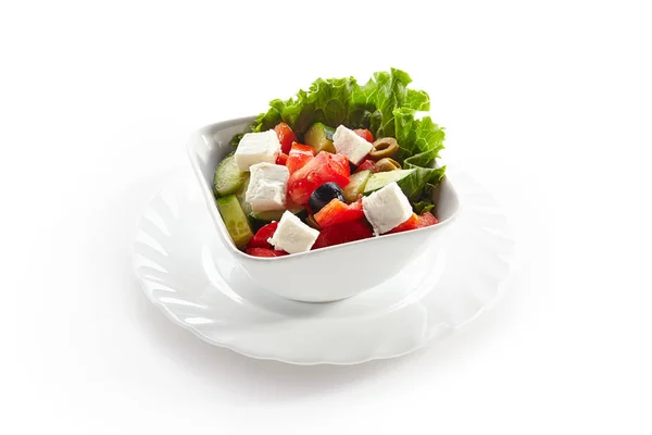 Salada Grega Placa Luz Isolada Fundo Branco Aldeias Salada Horiatiki — Fotografia de Stock