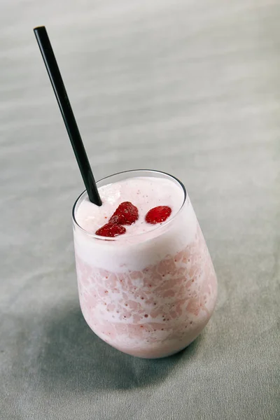 Gros Plan Portrait Smoothie Frais Froid Avec Purée Fraises Banane — Photo