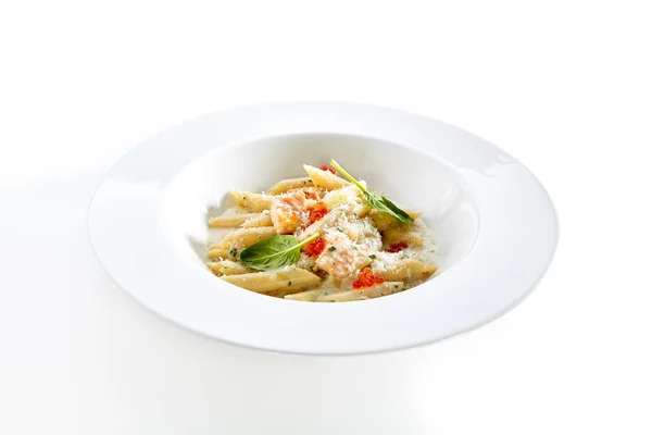 Fisch Penne Pasta Dente Mit Lachs Rotem Kaviar Parmigiano Reggiano — Stockfoto