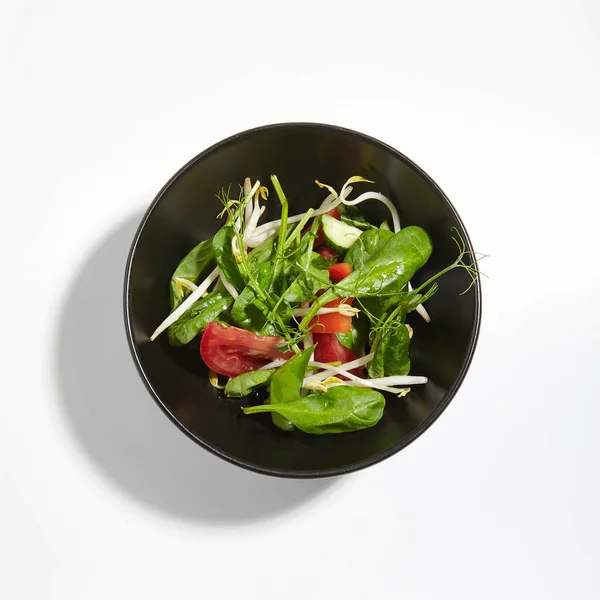 Macro Photo Crunchy Vegetables Green Mix Black Bowl Isolado Fundo — Fotografia de Stock