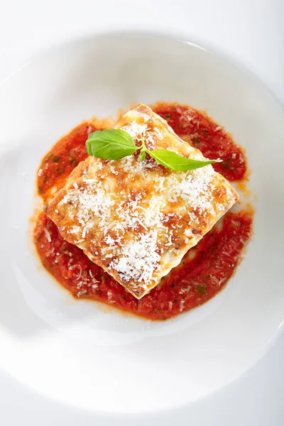 Lasagne Italiane Tradizionali Fatte Casa Con Sugo Pomodoro Isolato Sfondo — Foto Stock