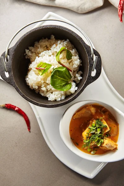 Chicken Curry Rise Served Nice Way Pot White Plate Red — Stock Photo, Image