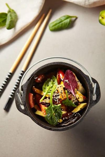 Portrait Healthy Vegan Lunch Bowl Salad Fried Crispy Eggplants Tomatoes — Stock Photo, Image