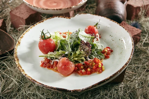 Salada Vegan Verde Com Pimenta Doce Assada Tomates Cereja Vermelha — Fotografia de Stock