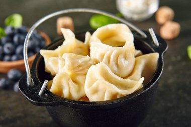 Yaban mersini ile Köfte. Çilekjiaozi, Dimsum, Momo veya Ha Ga