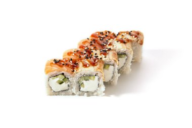 Somon ve Eel veya Unagi Sake Sushi Rolls İzole