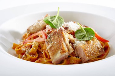 Çıtır Tavuk İzole Ile Ev Yapımı Tagliatelle Makarna