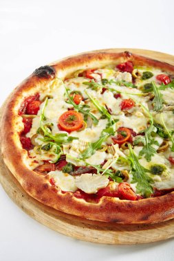 Beyaz Arka Planda İzole Hamsi ile Pizza Marinara