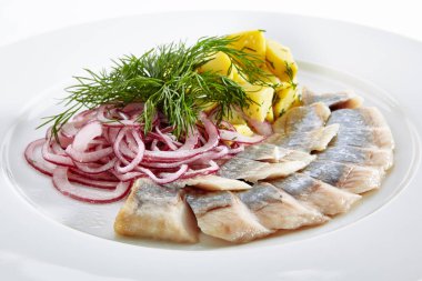 Soğan ve Patates İzole ile Tuzlu Ringa